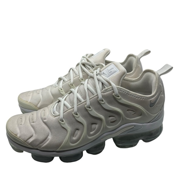 nike air vapormax plus triple grey